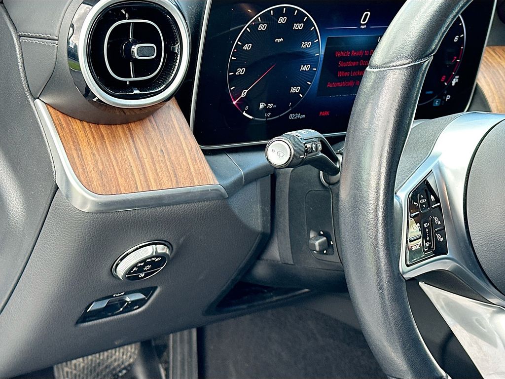 2024 Mercedes Benz GLC 300 photo 10