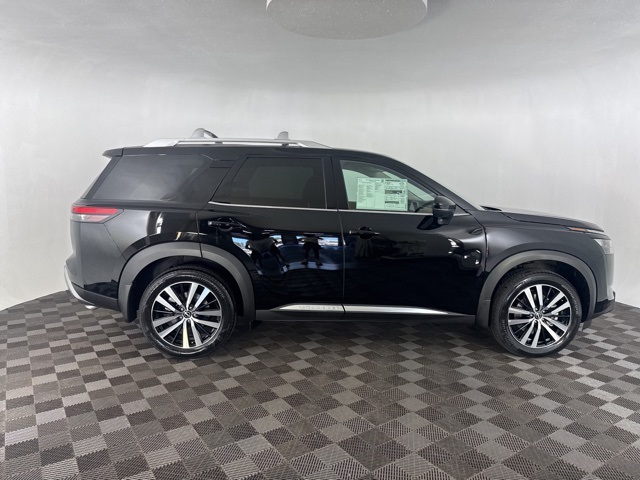 2025 Nissan Pathfinder Platinum photo 4