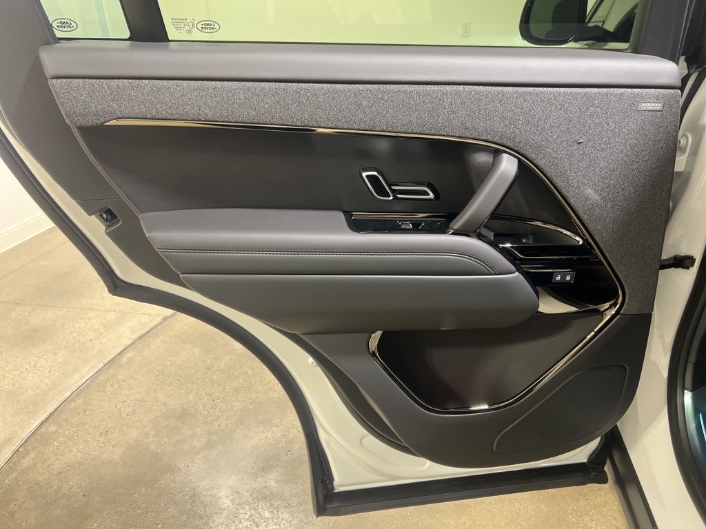 2025 Land Rover Range Rover Sport SE photo 18