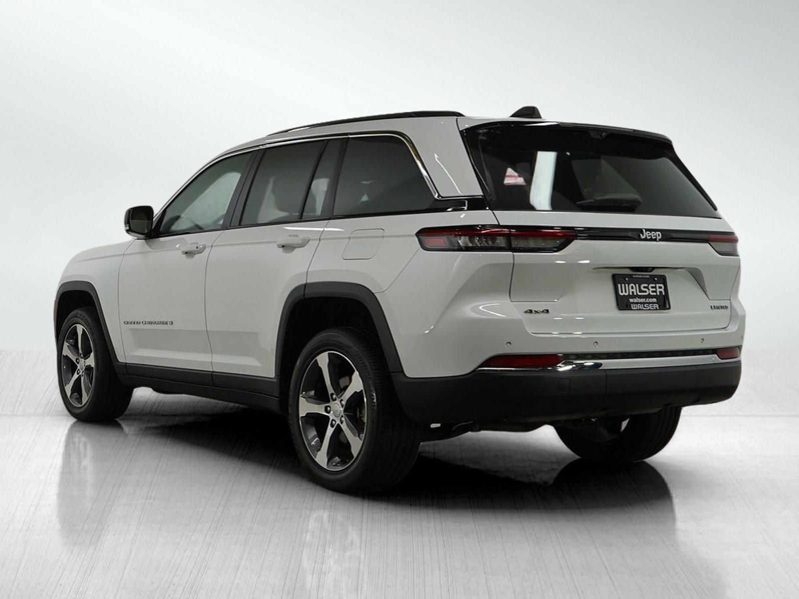 2023 Jeep Grand Cherokee Limited photo 2