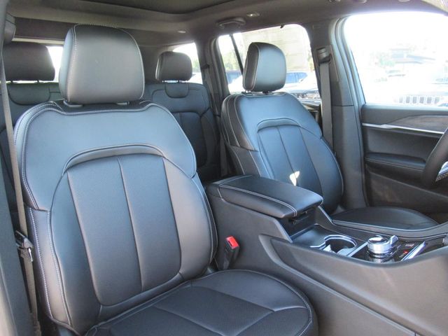 2025 Jeep Grand Cherokee Limited photo 8