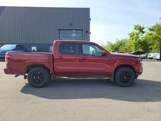 2022 Nissan Frontier Crew Cab photo 2