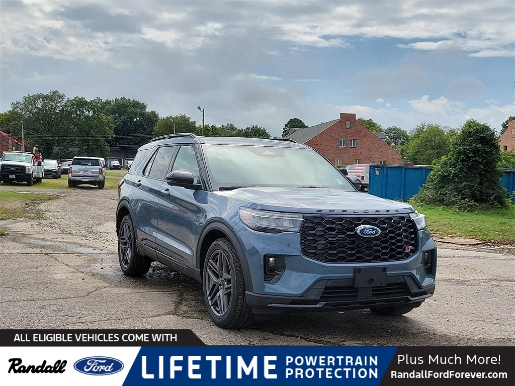 2025 Ford Explorer ST's photo