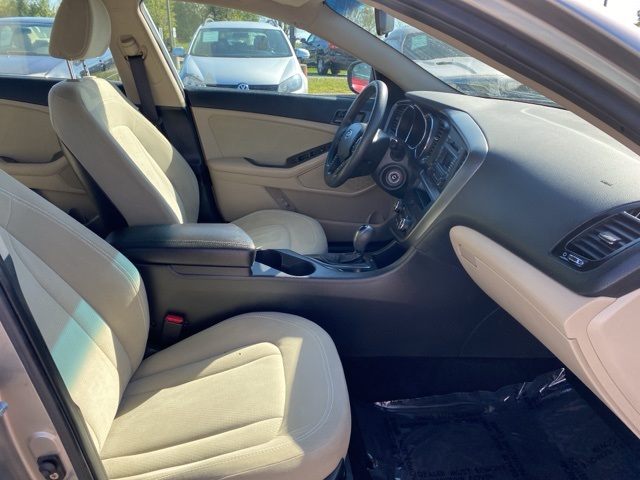 2011 Kia Optima LX photo 24