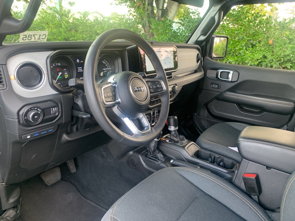 2024 Jeep Wrangler 4xe Sahara photo 9