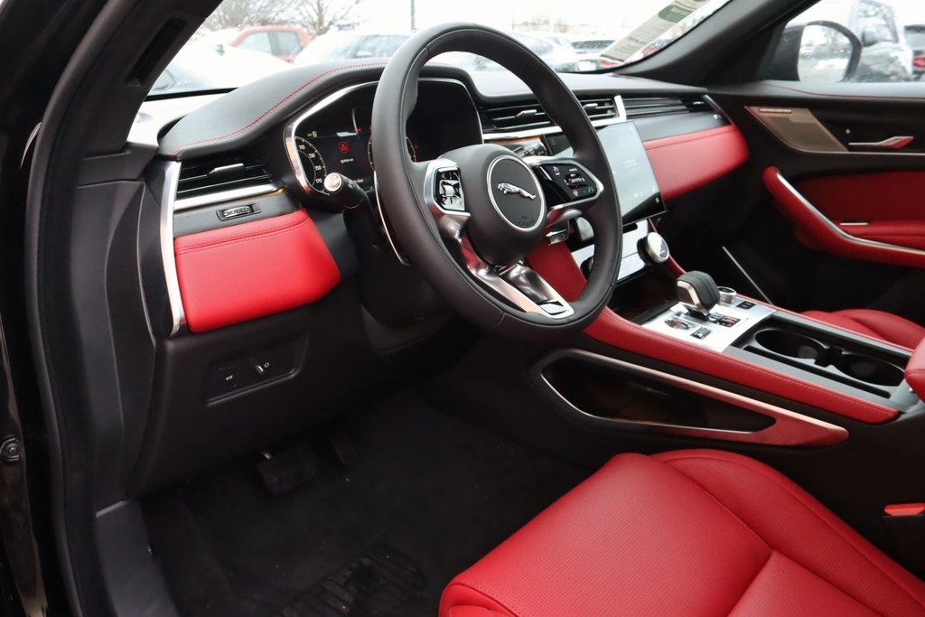 2025 JAGUAR F-PACE - Image 12