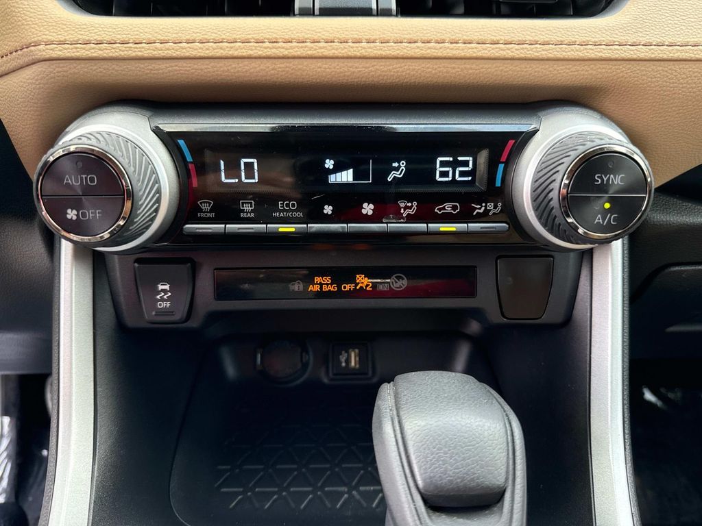 2024 Toyota RAV4 Hybrid LE photo 25