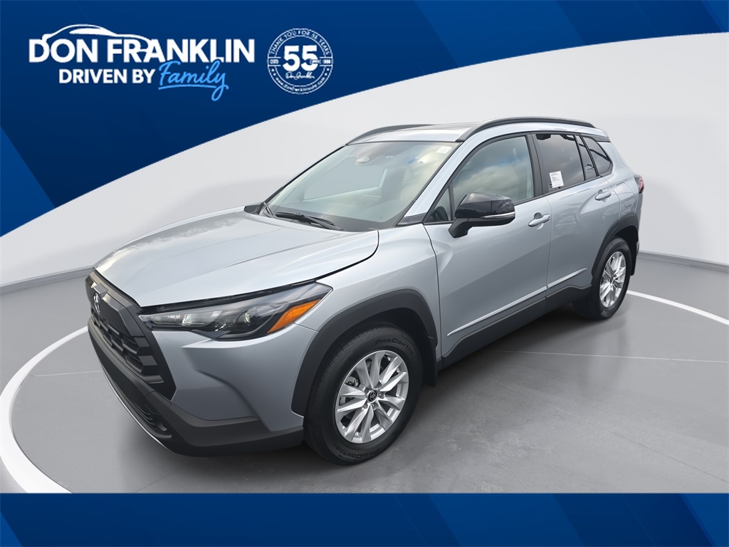 2026 Toyota Corolla Cross LE's photo