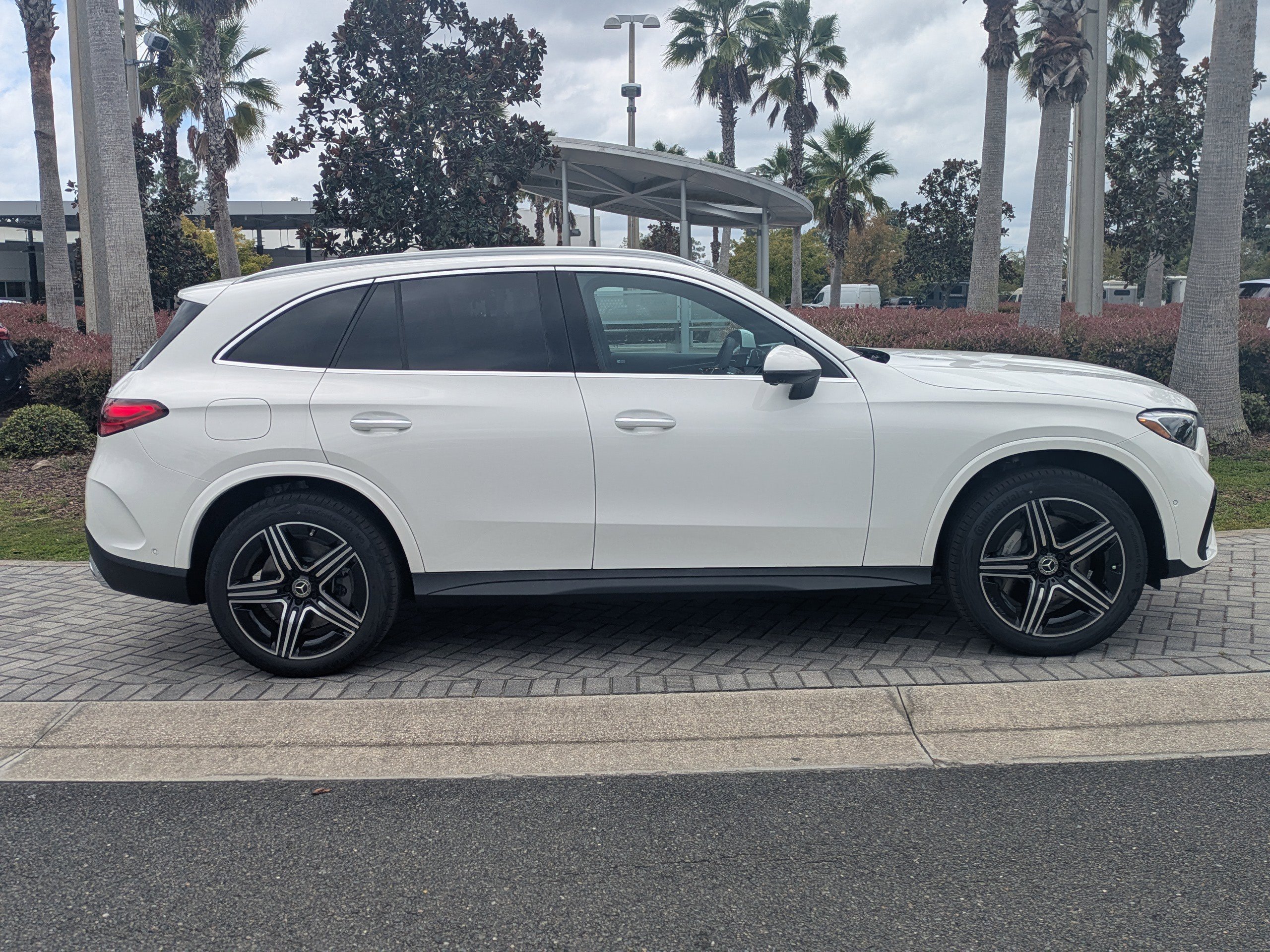 2026 Mercedes Benz GLC 350e 4MATIC photo 5
