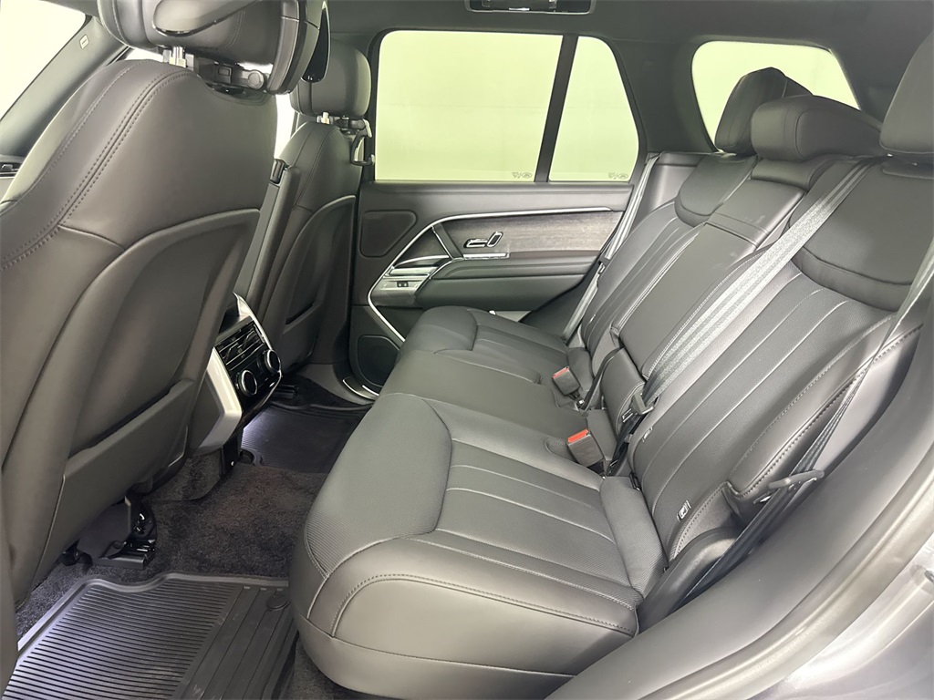 2025 Land Rover Range Rover SE photo 20