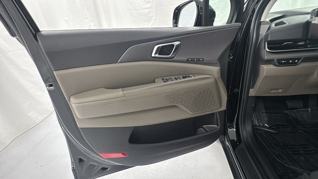 2026 Kia Carnival SX photo 21