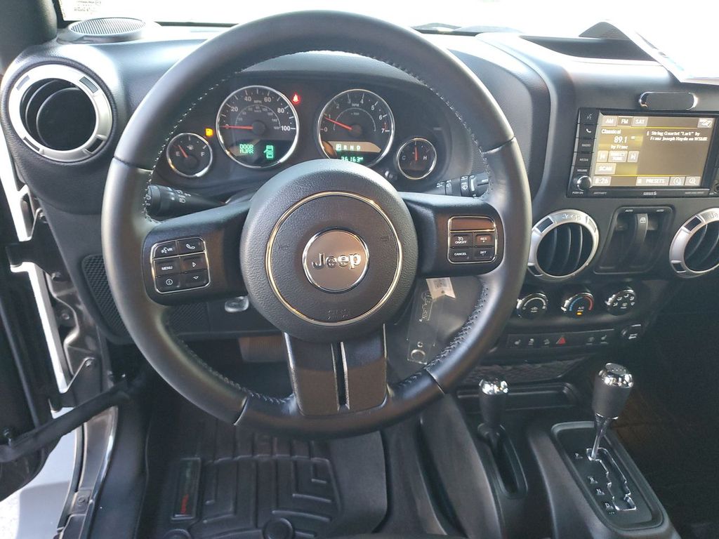 2018 Jeep Wrangler Sahara photo 21
