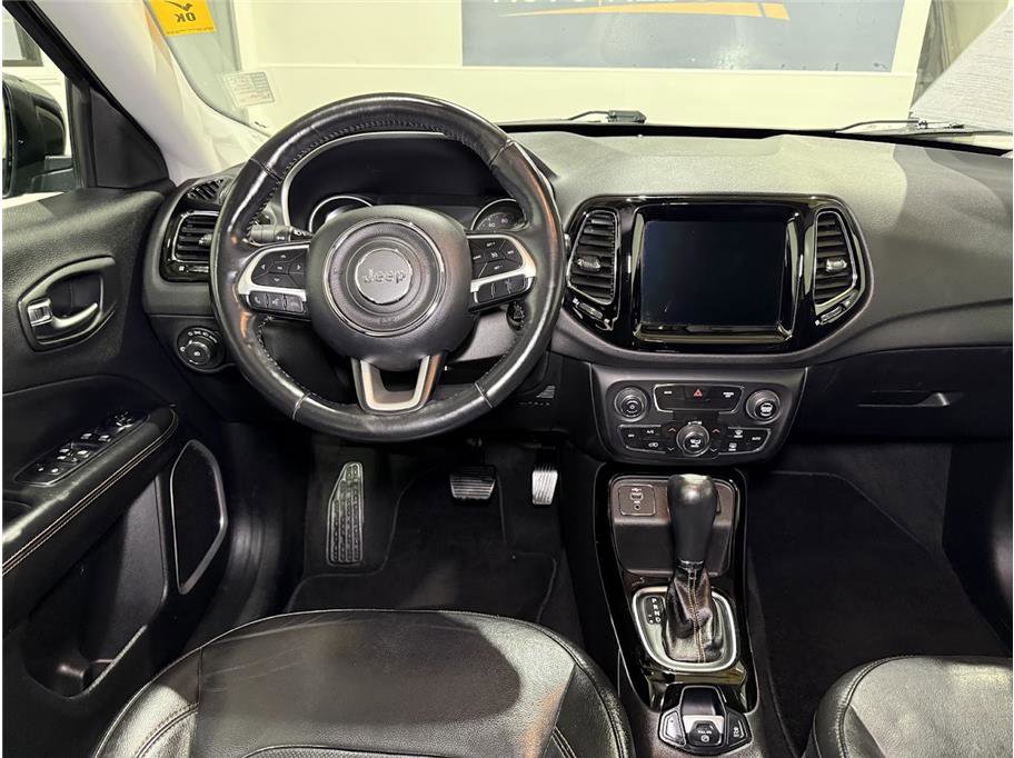 Used 2019 Diamond Black Crystal Pearlcoat Jeep Limited image 18