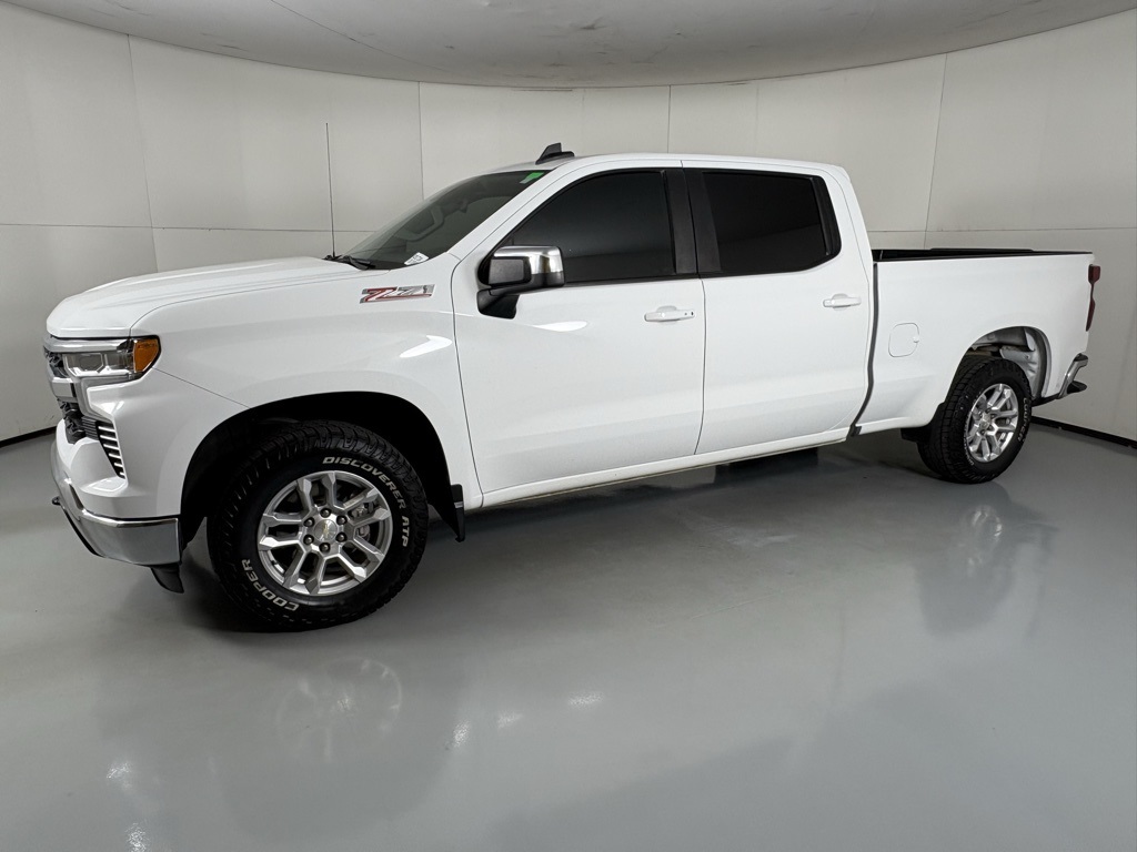 2022 Chevrolet Silverado 1500 LT photo 3