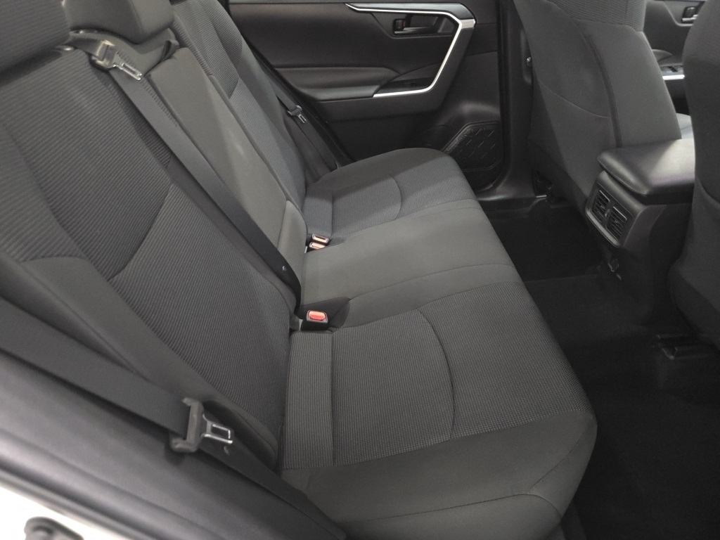 2022 Toyota RAV4 LE photo 17