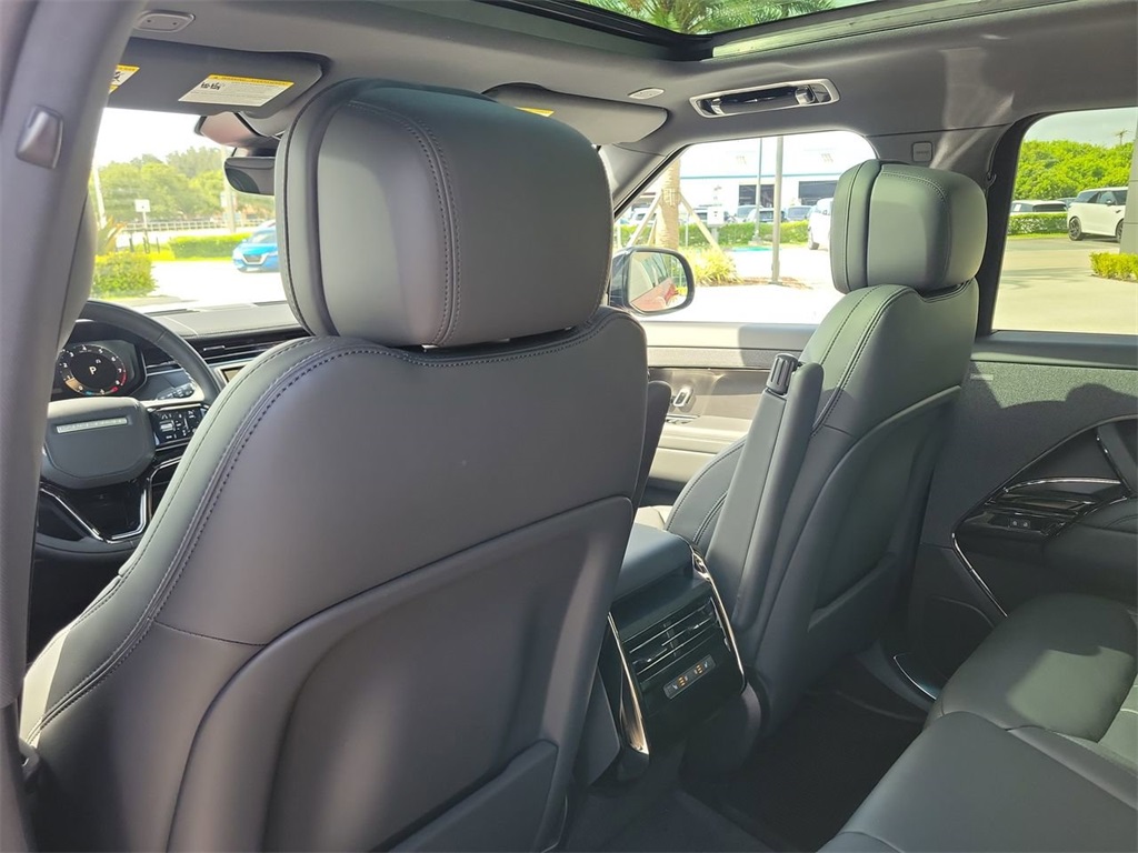 2025 Land Rover Range Rover Sport SE photo 14