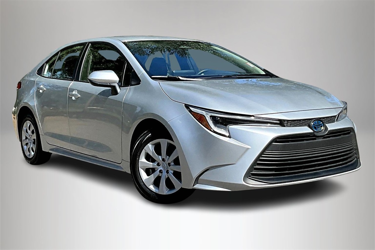 2023 Toyota Corolla Hybrid LE photo 2
