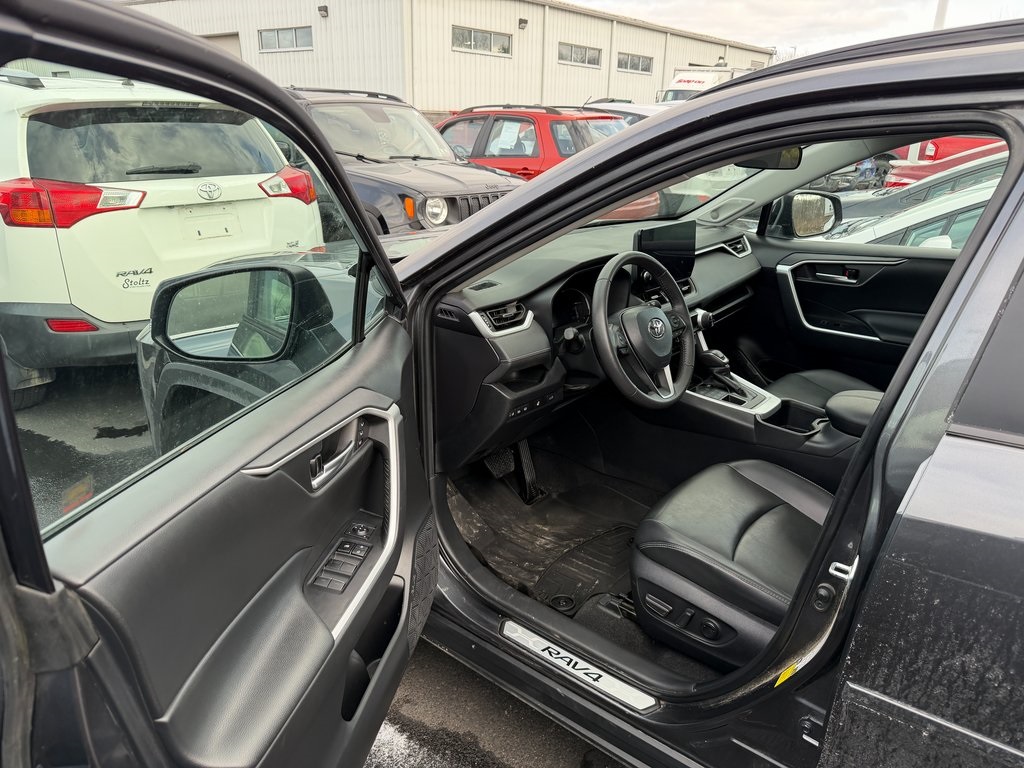 2023 Toyota RAV4 XLE Premium photo 2