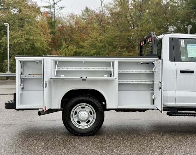 2024 Ford F-350 XL photo 4