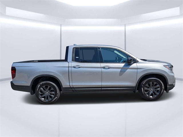 2022 Honda Ridgeline Sport photo 2