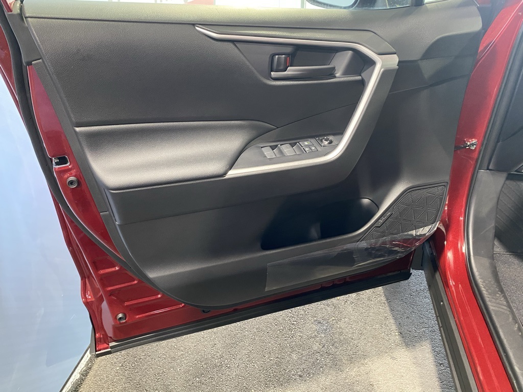 2025 Toyota RAV4 LE photo 27