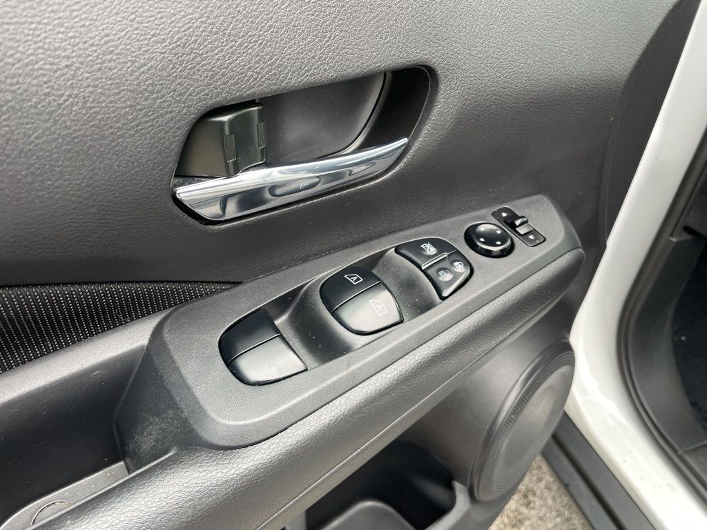 2023 Nissan Kicks SV photo 3