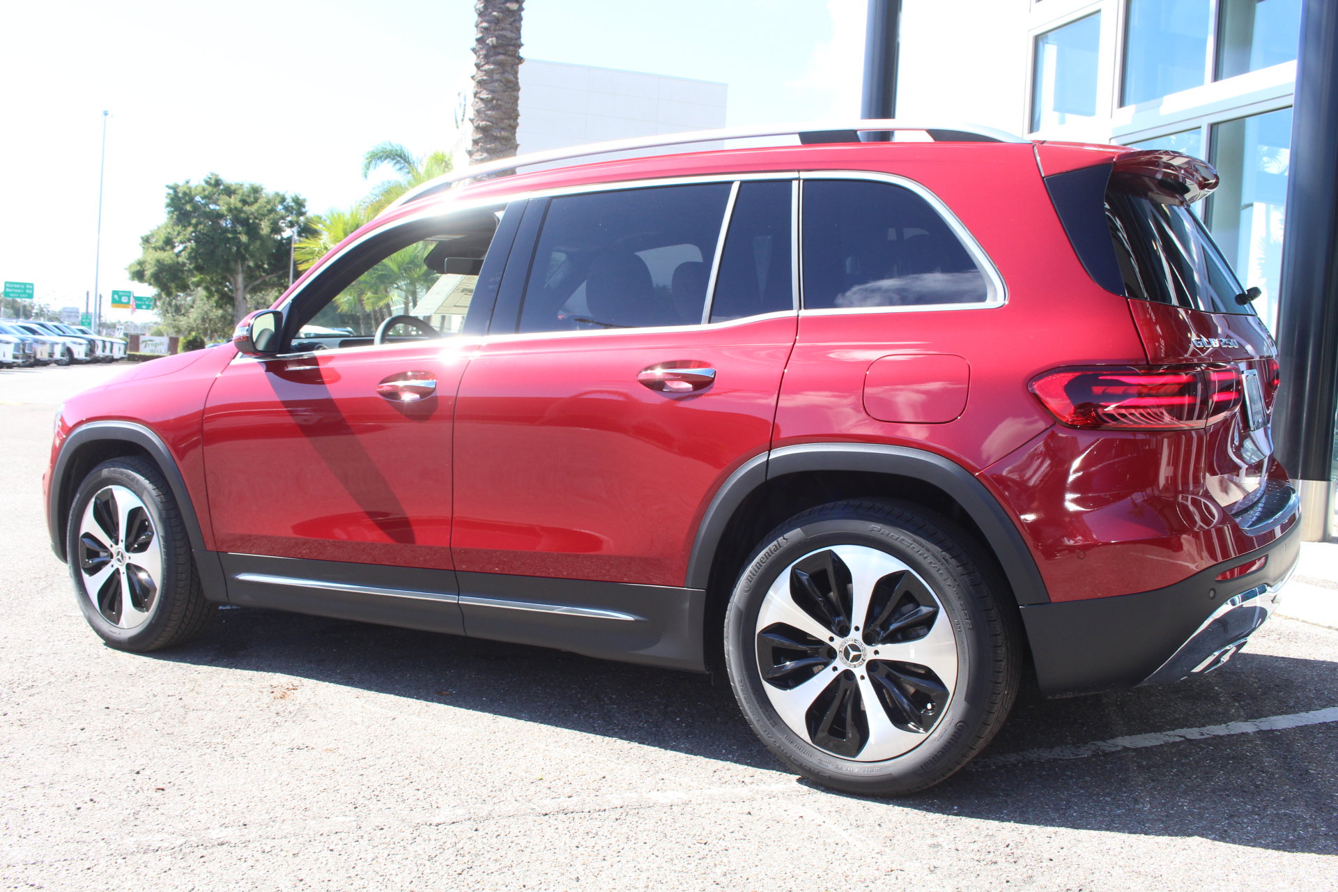 2026 Mercedes Benz GLB 250 photo 2