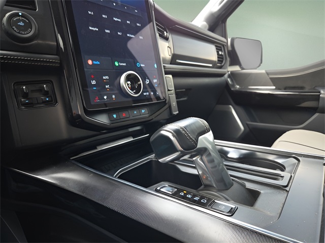 2023 Ford F-150 Lightning Platinum photo 32
