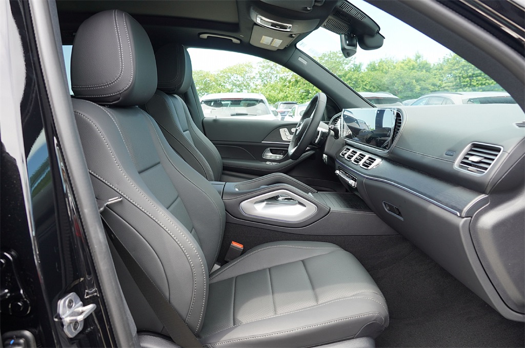 2026 Mercedes Benz GLS 450 4MATIC photo 9