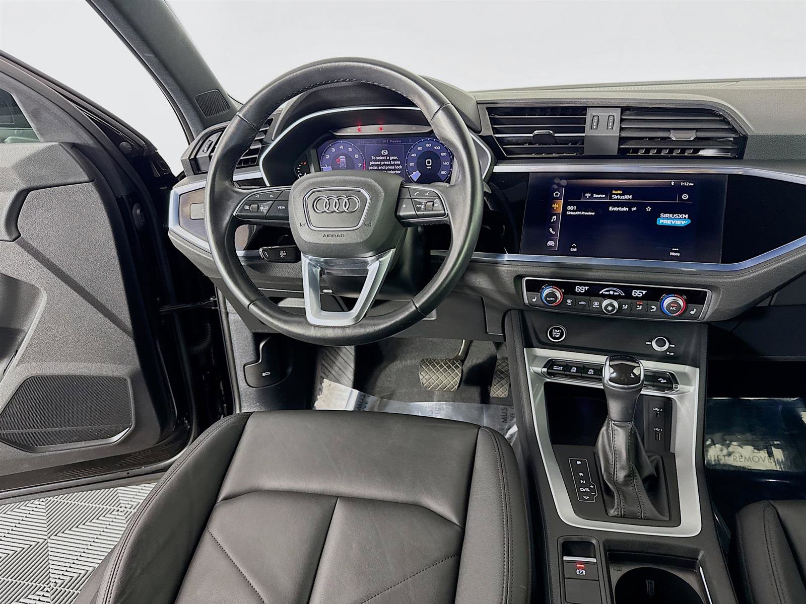 2021 Audi Q3 45 TFSI S line Premium photo 23
