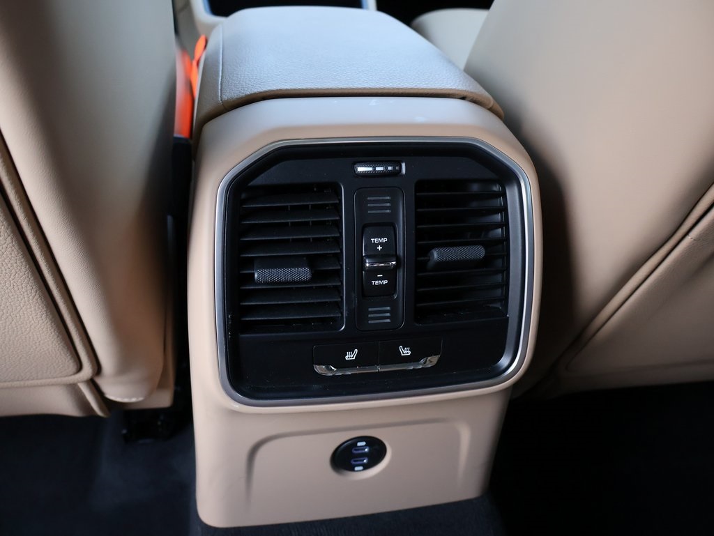 2025 Porsche Macan T photo 19