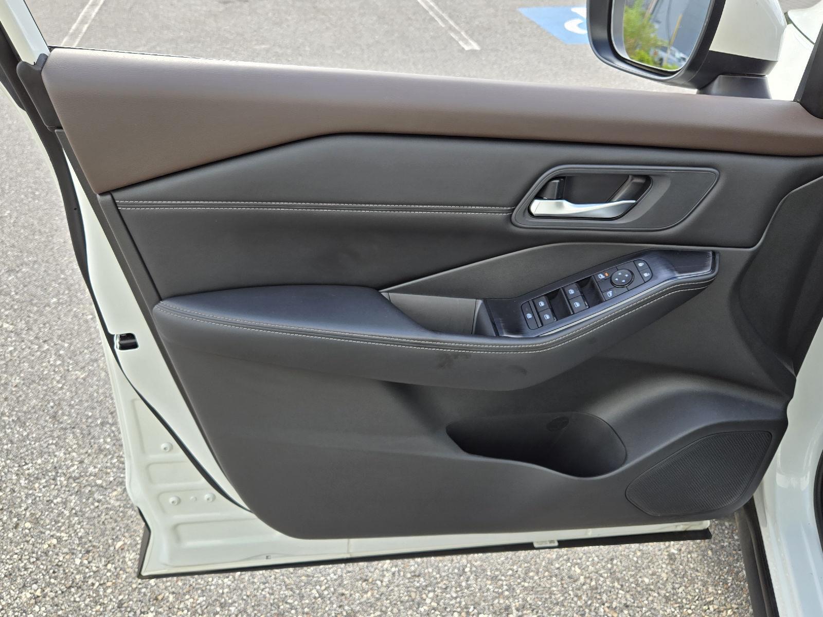 2023 Nissan Rogue SV photo 8