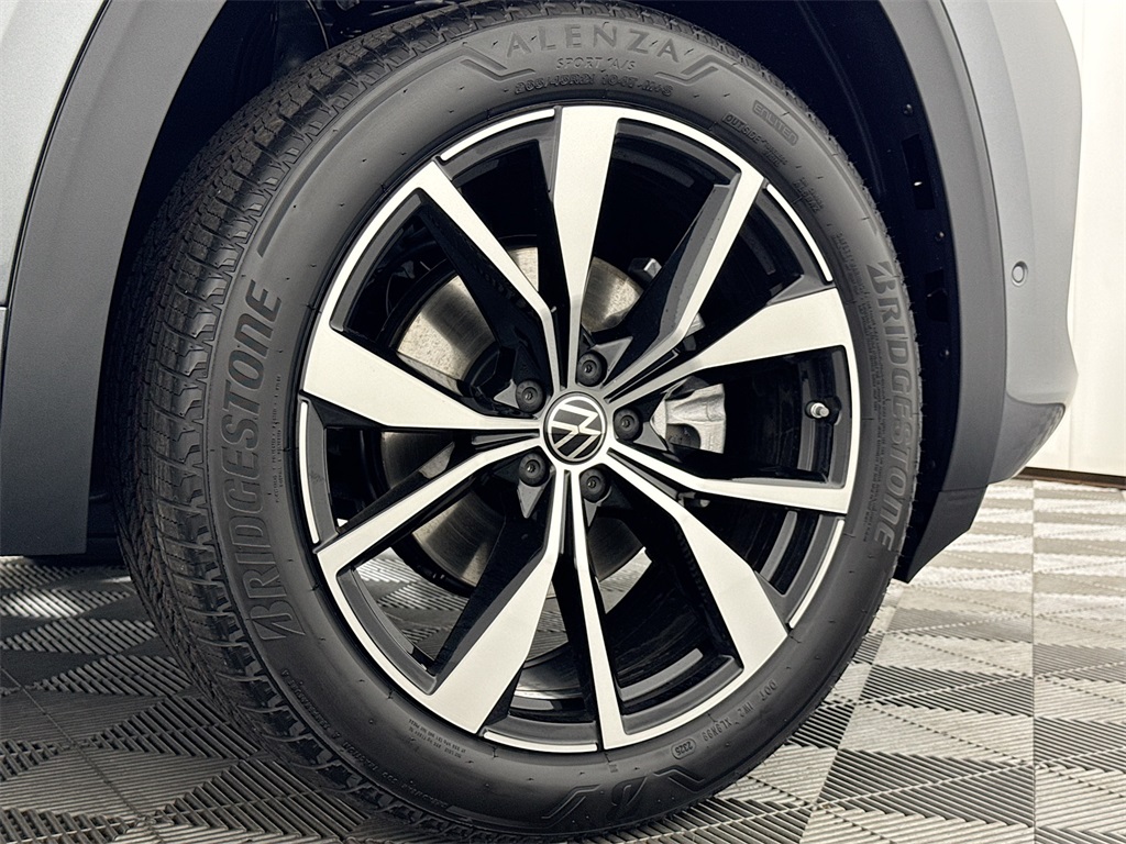 2025 Volkswagen Atlas Cross Sport SEL Premium R-Line photo 23