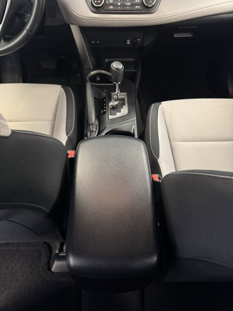 2016 Toyota RAV4 XLE photo 13
