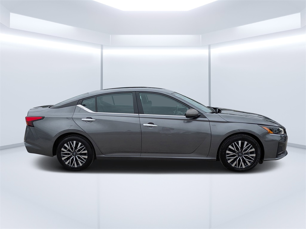 2024 Nissan Altima 2.5 SV photo 3