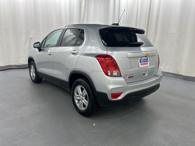 2022 Chevrolet Trax LS photo 2