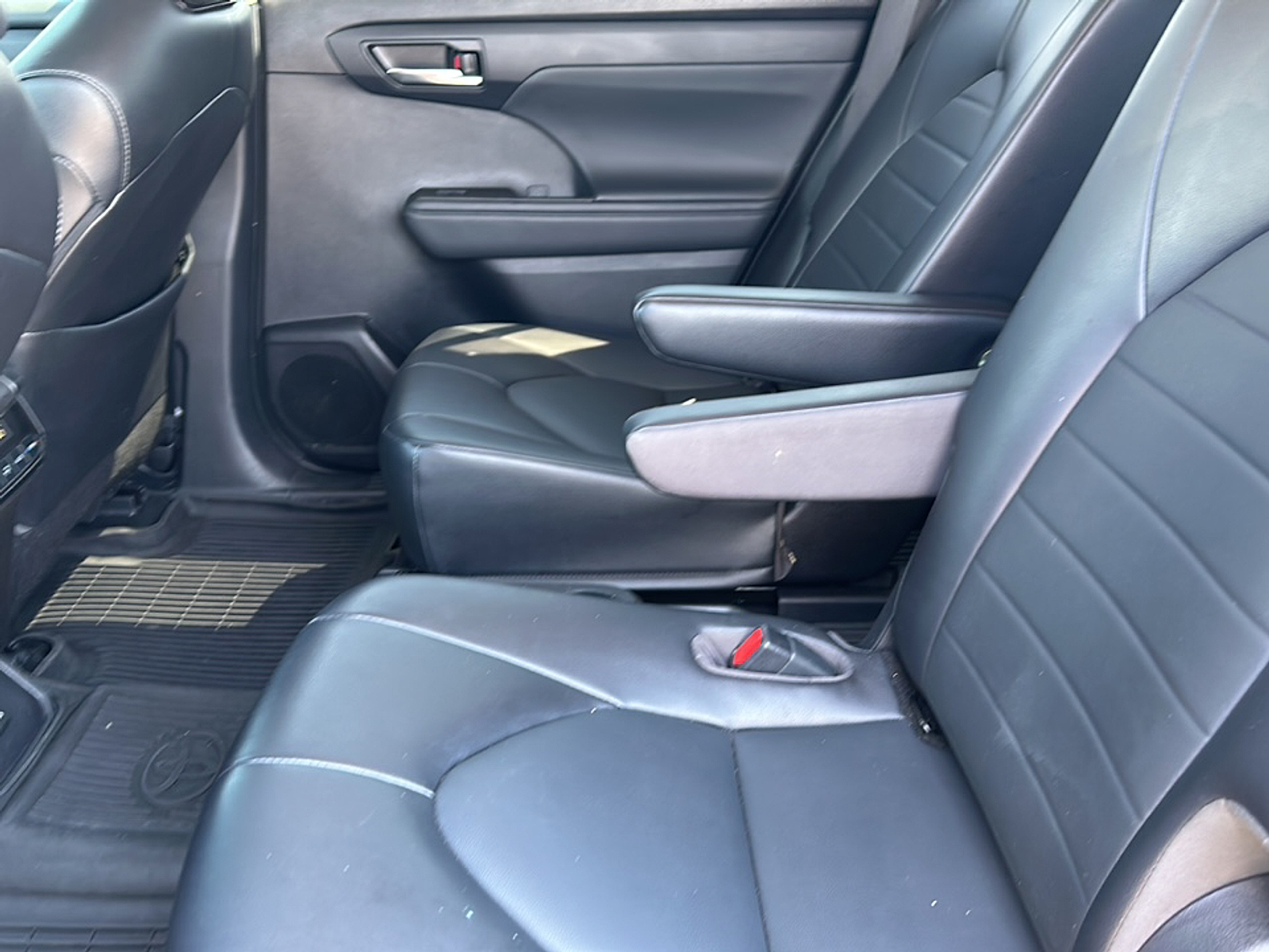 2022 Toyota Highlander XLE photo 5