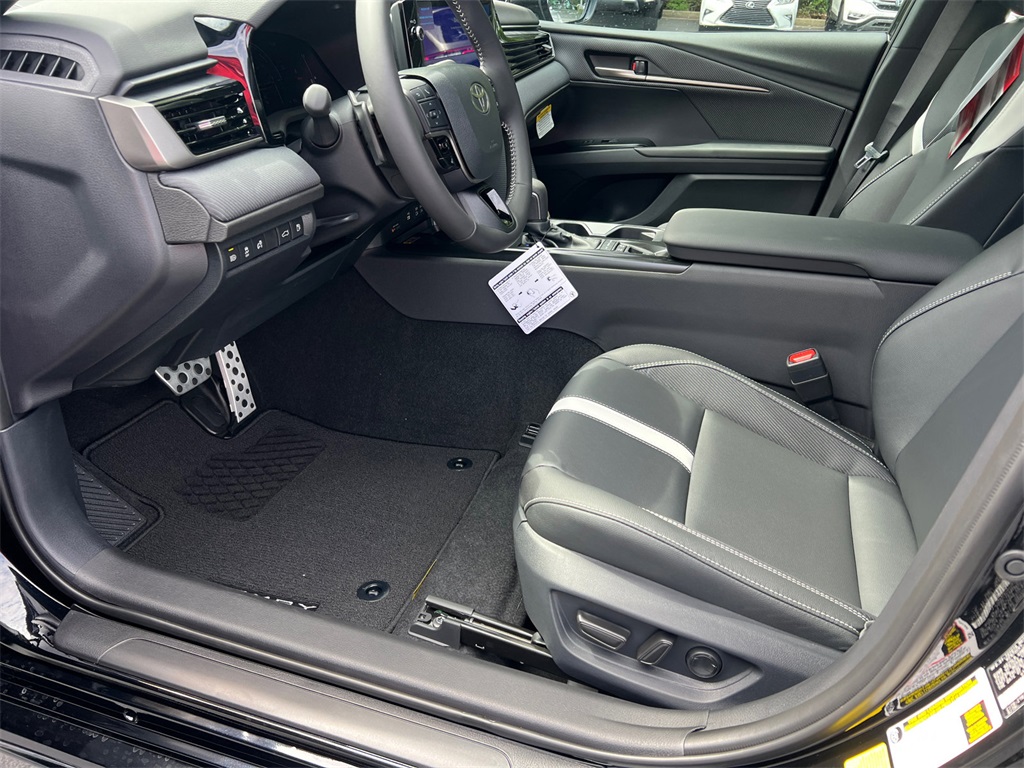 2025 Toyota Camry SE photo 9