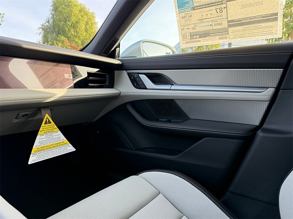 2025 Porsche Taycan 4S photo 25