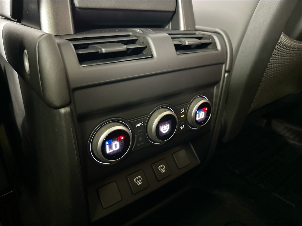 2025 Land Rover Defender 90 X-Dynamic SE photo 26