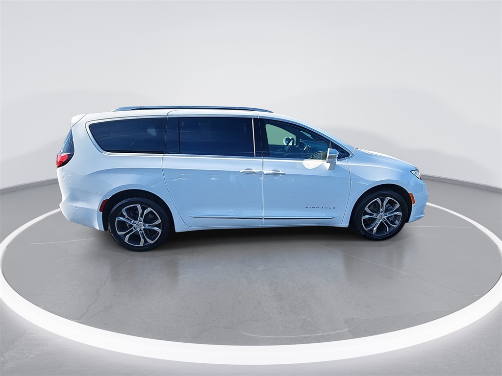 2024 Chrysler Pacifica Pinnacle photo 9