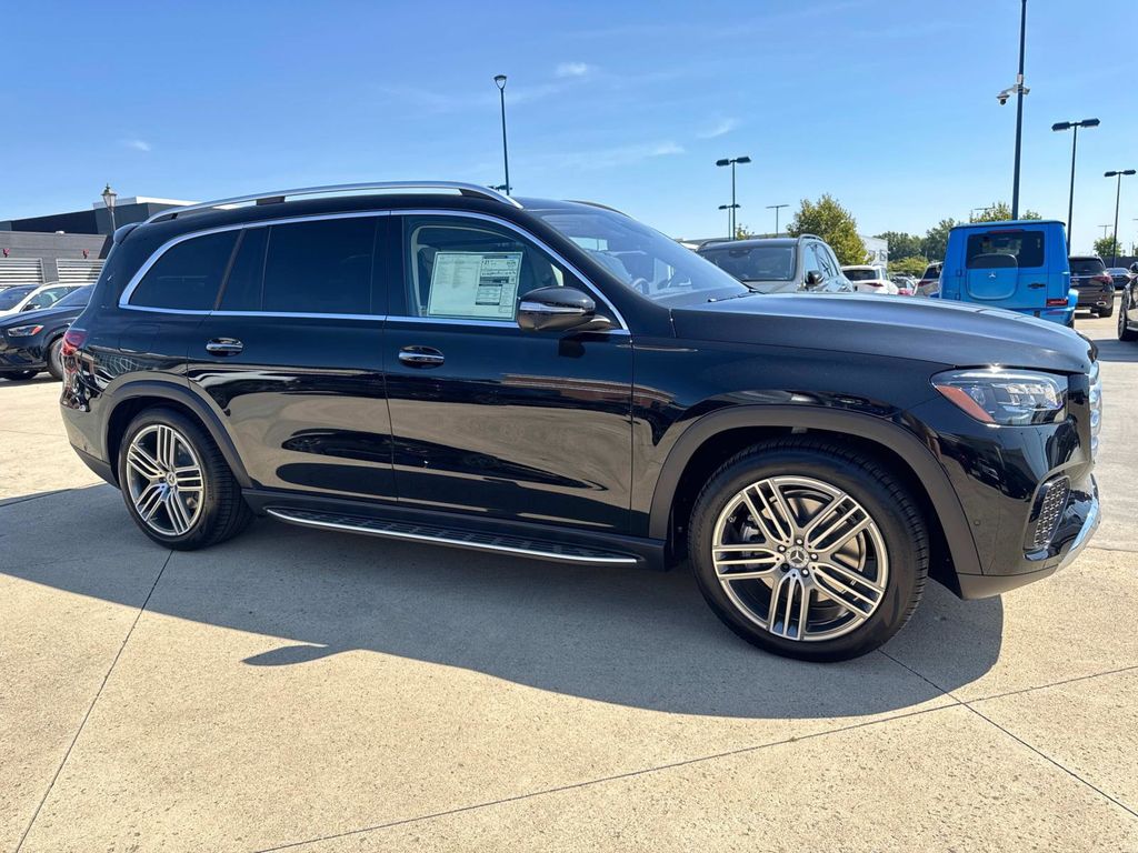 2026 Mercedes Benz GLS 450 4MATIC photo 7