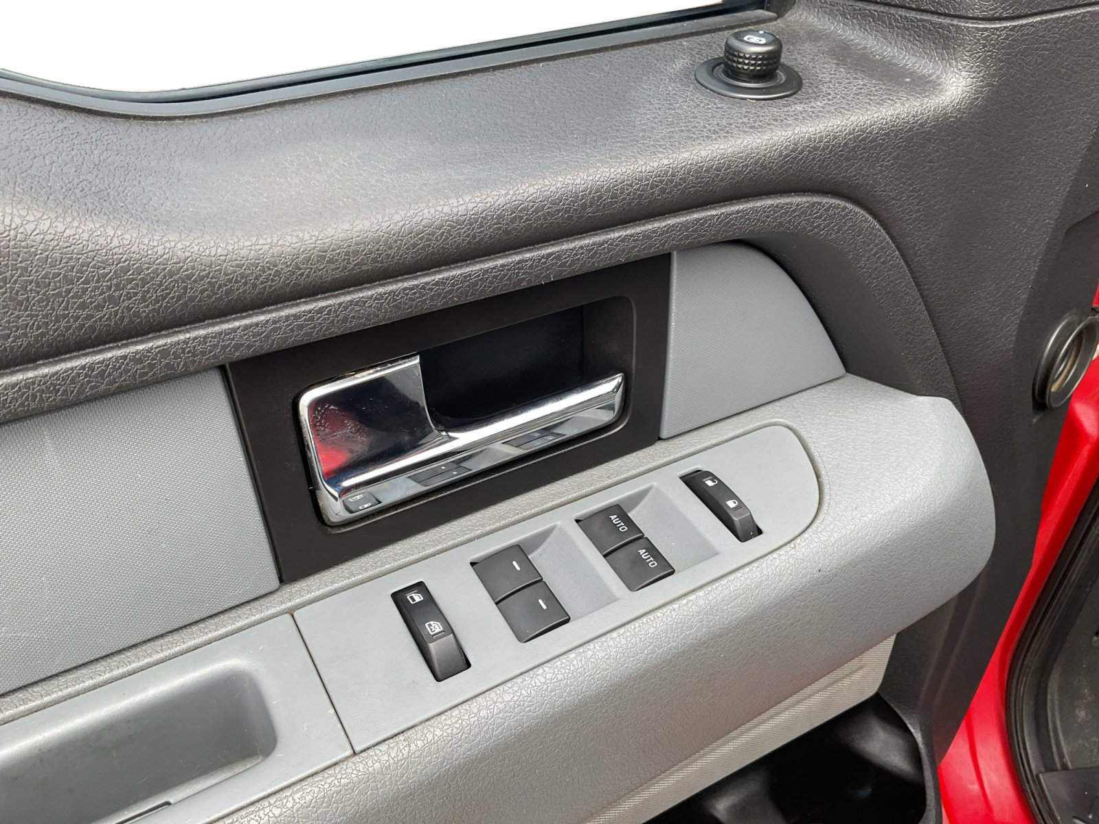 2013 Ford F-150 XLT photo 18