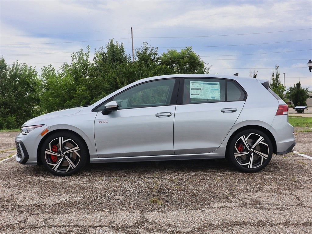 2025 Volkswagen Golf GTI SE photo 2