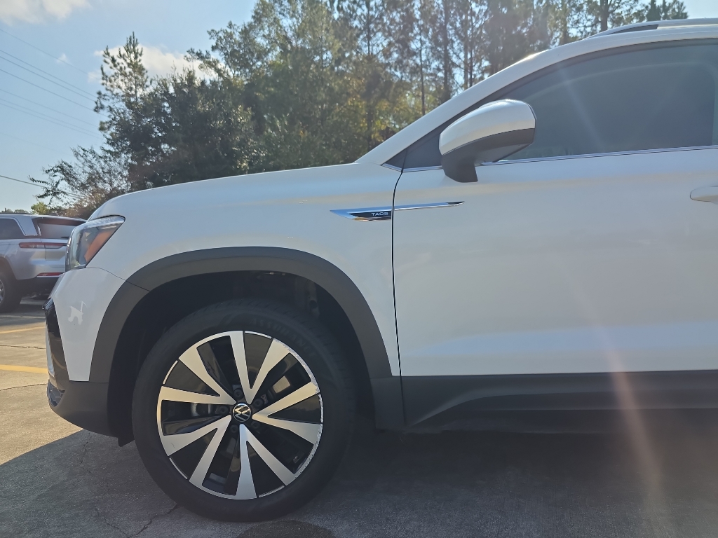 2024 Volkswagen Taos SE photo 4