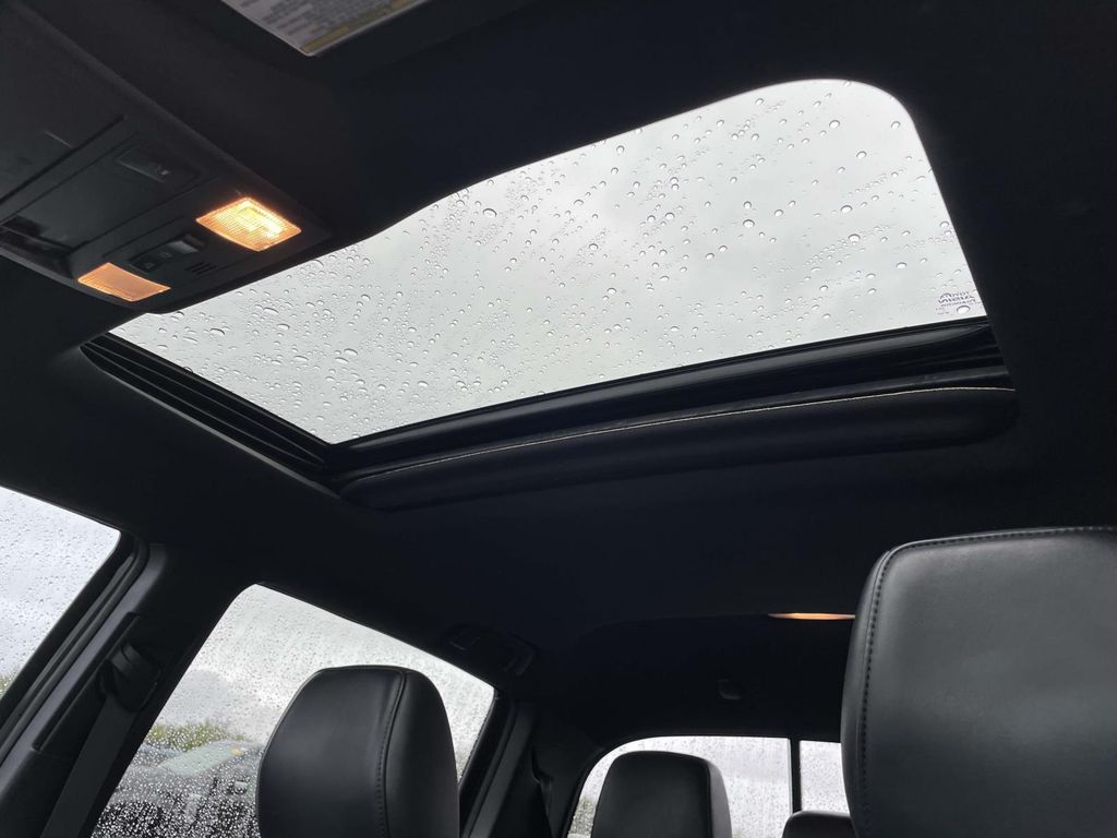 2018 Toyota Tacoma Limited photo 9