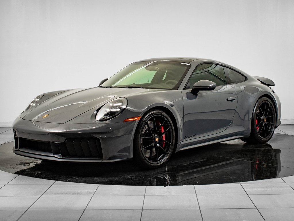 2025 Porsche 911 GTS's photo