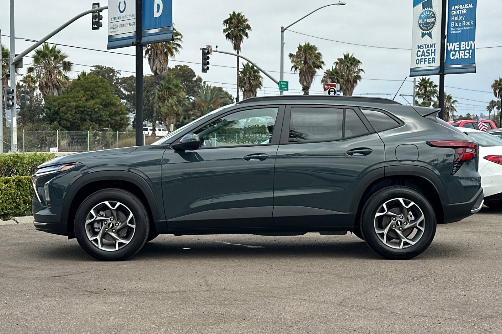 2025 Chevrolet Trax LT photo 7