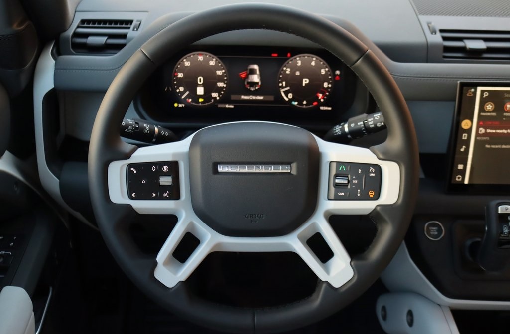 2025 Land Rover Defender 110 S photo 12