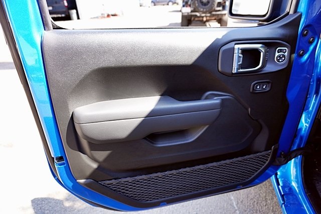 New 2025 Hydro Blue Pearl-Coat Exterior Paint Jeep Sport S image 28